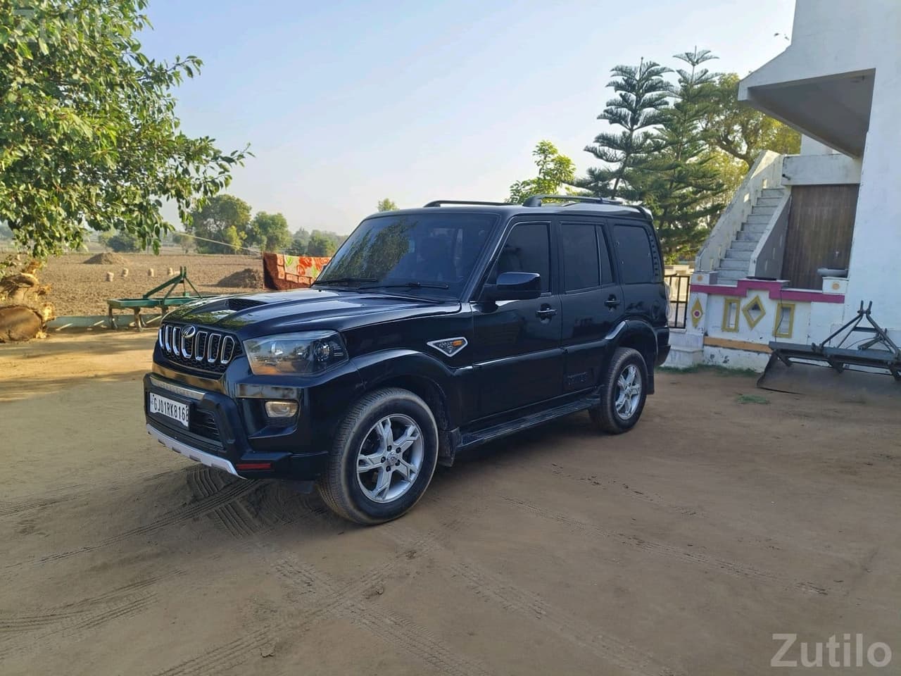 Mahindra Scorpio S10 2015 SUV Mahindra Scorpio S10 2015 SUV