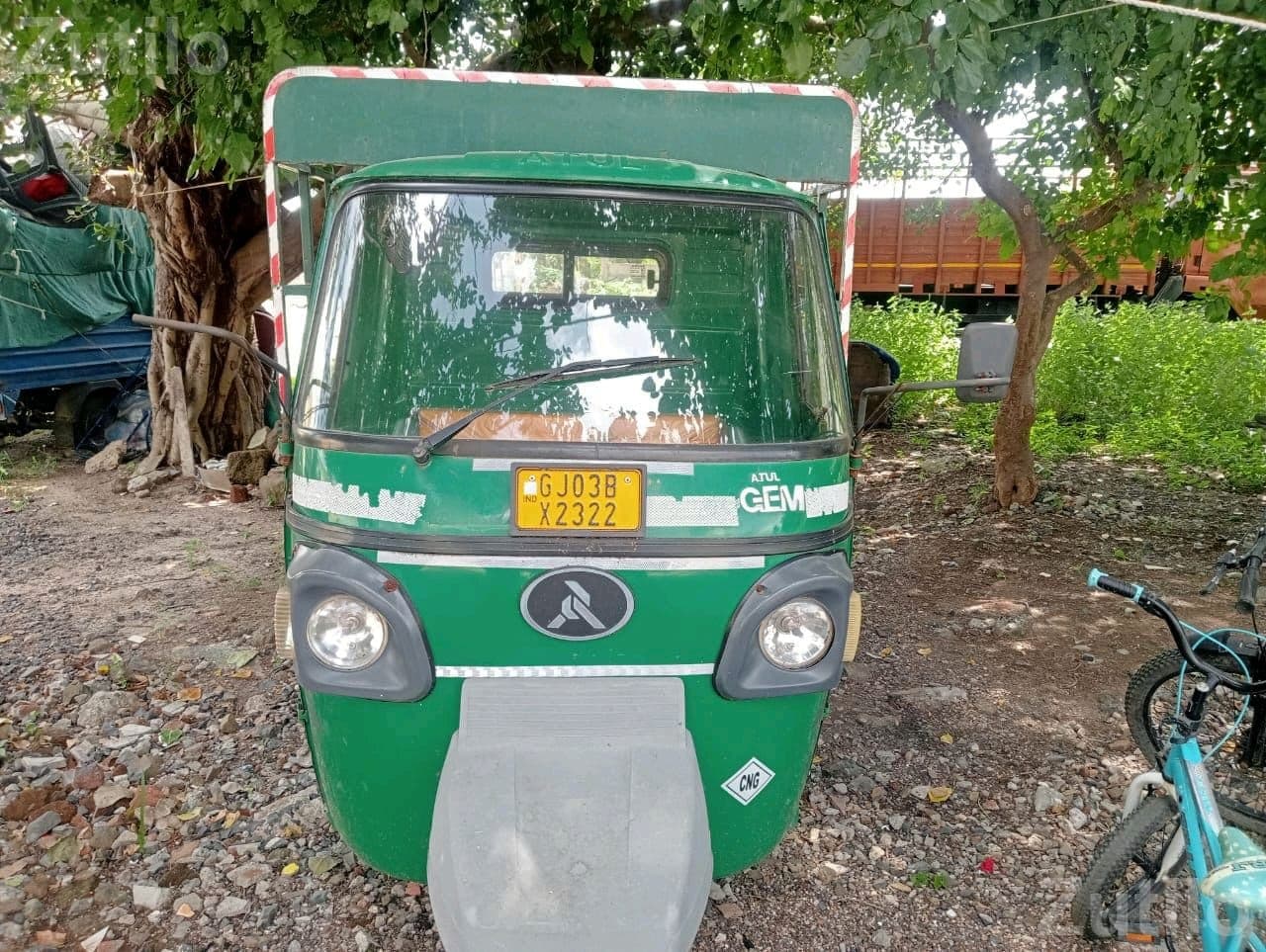 Atul GEM CNG Loading Auto Rickshaw Atul GEM CNG Loading Auto Rickshaw
