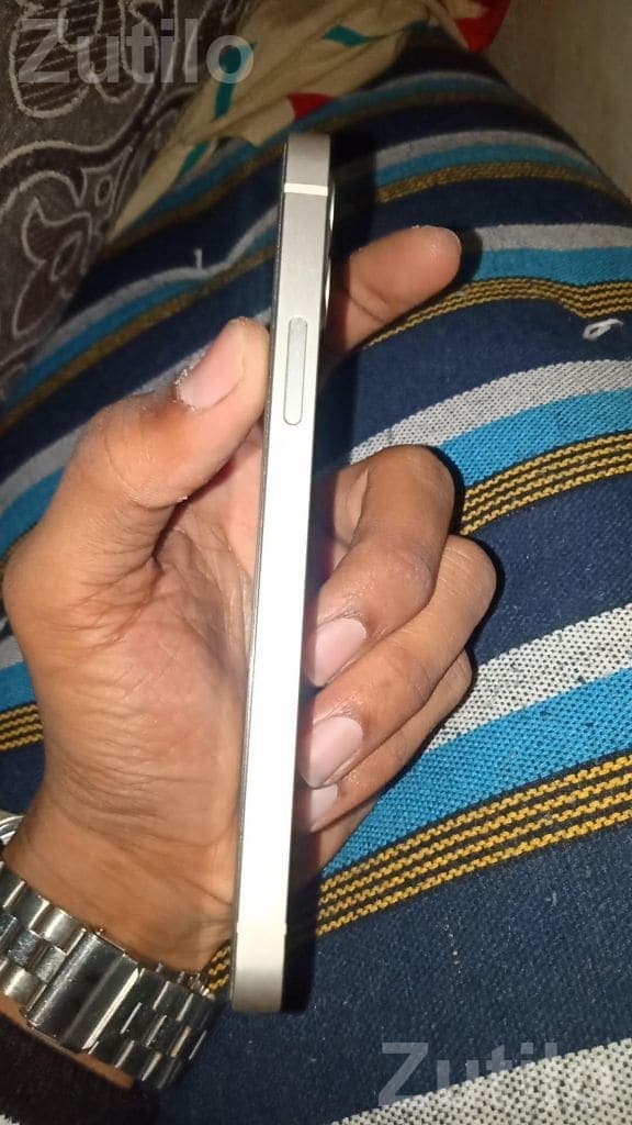 Apple iPhone 12 128GB White with Full Kit Apple iPhone 12 128GB White with Full Kit