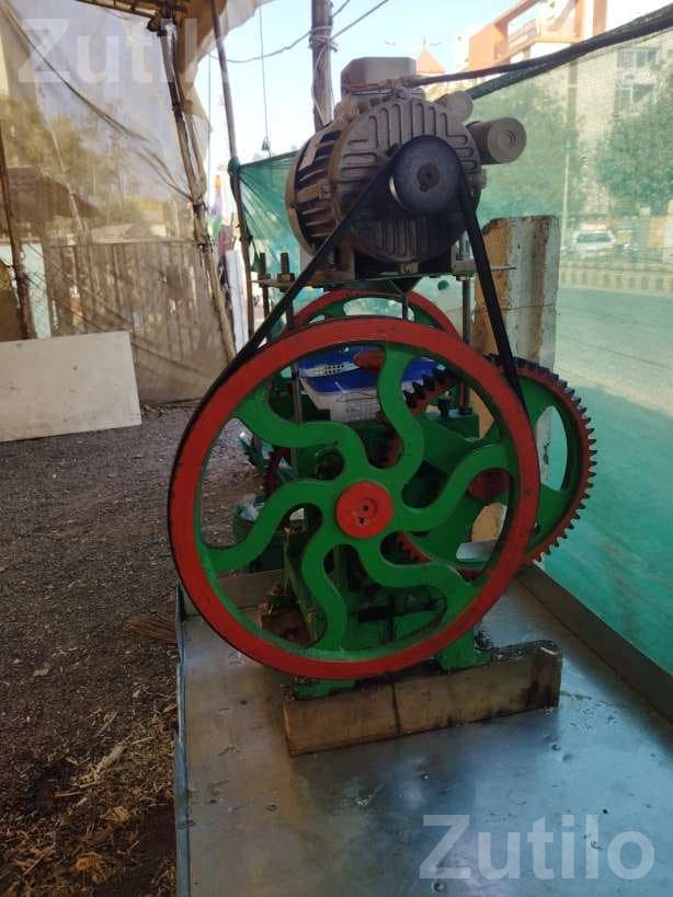 Shisodo Ice Crusher Machine with 1.5 HP Motor Shisodo Ice Crusher Machine with 1.5 HP Motor