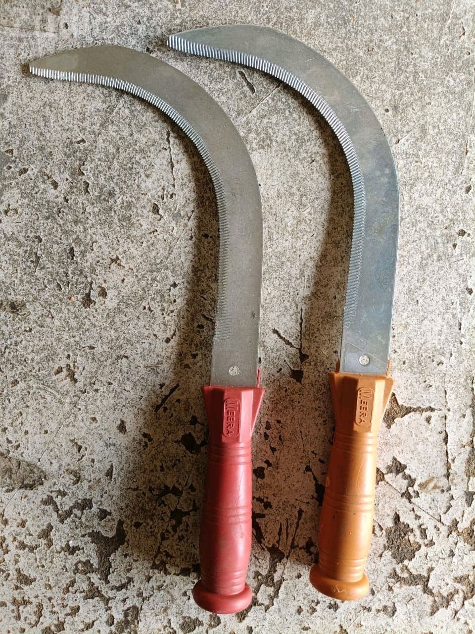 Curved Hand Sickle Set with Plastic Handle Curved Hand Sickle Set with Plastic Handle