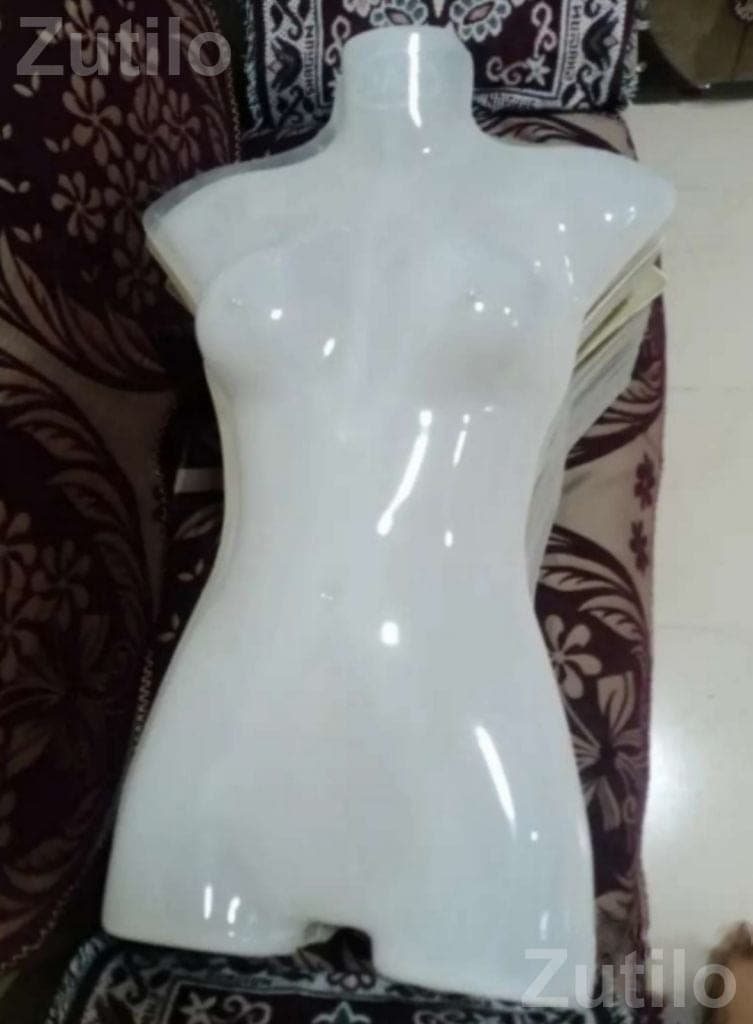 White Female Clothing Display Mannequin White Female Clothing Display Mannequin