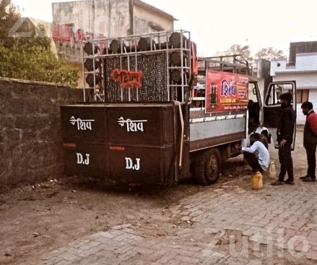 Complete DJ Sound Setup with Generator and Laptop Complete DJ Sound Setup with Generator and Laptop