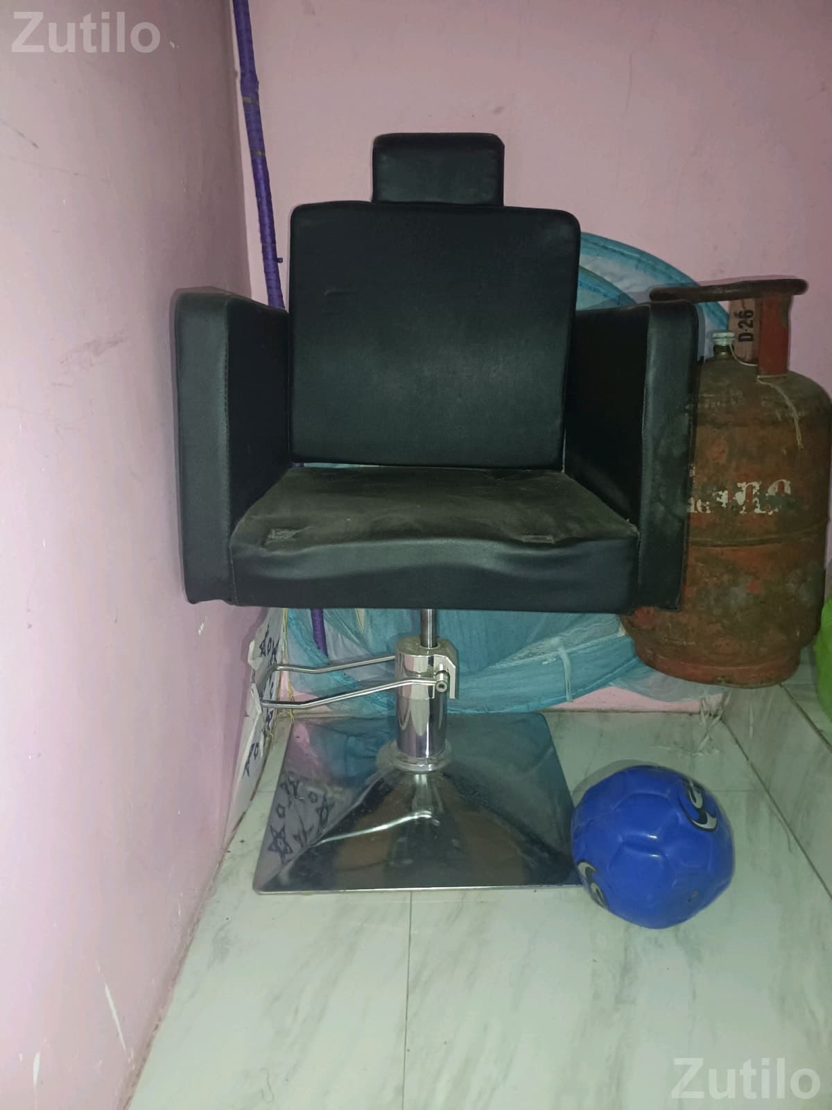 Salon Styling Chair 5 Months Old Salon Styling Chair 5 Months Old